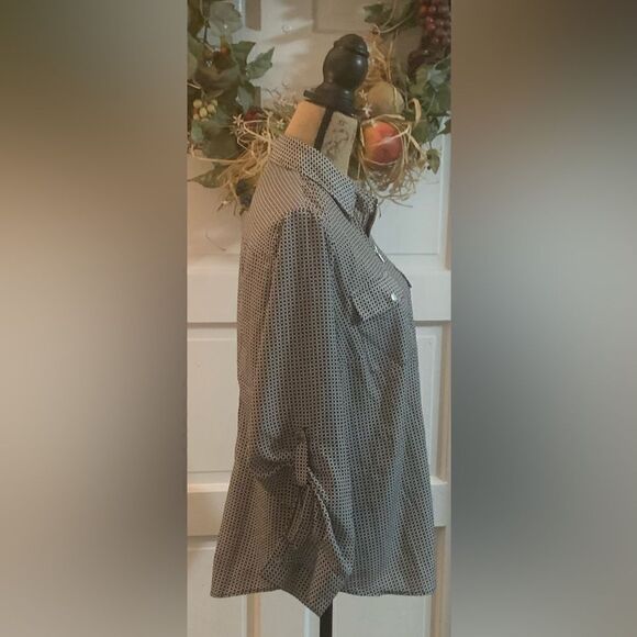 Michael Kors dressy blouse . Size 0X . Black and white , zip front , roll sleeve - Picture 2 of 7